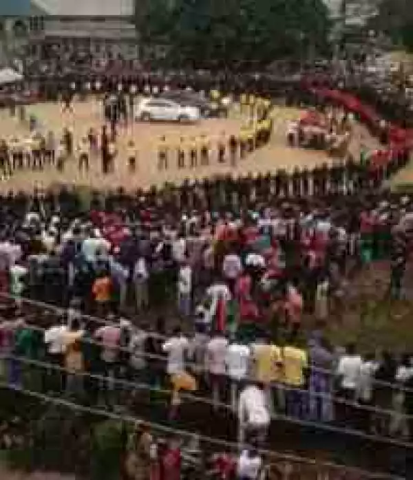 See The Massive Crowd That Welcomed IPOB Leader, Nnamdi Kanu In PH Today